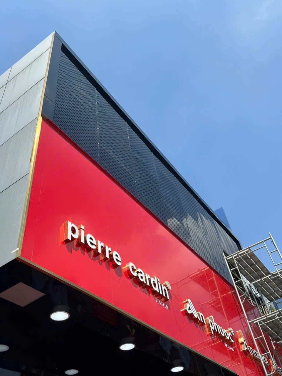 AN PHƯỚC – PIERRE CARDIN — góc chụp chi tiết 3