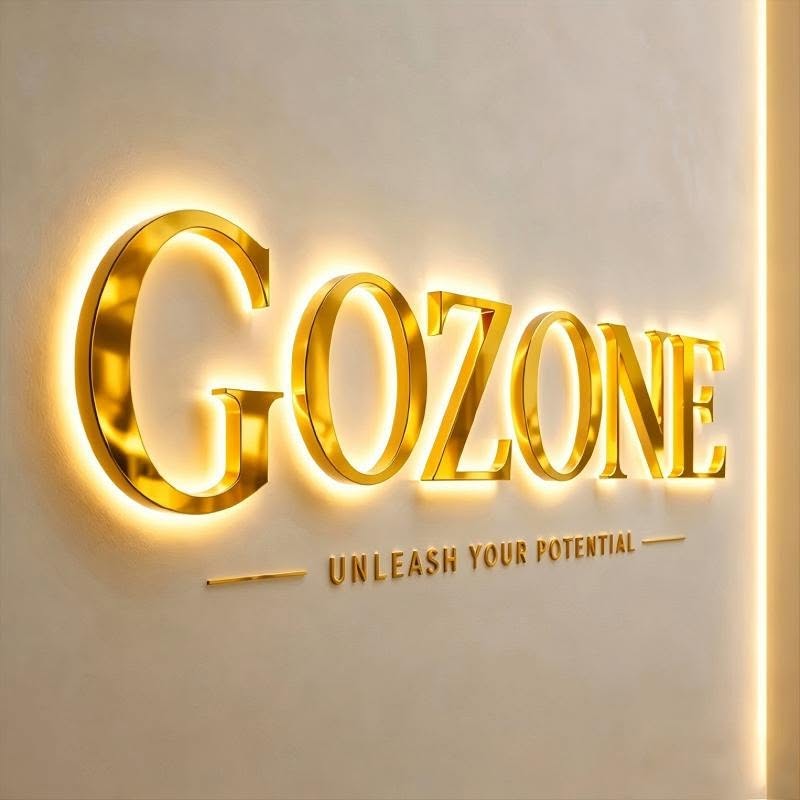 GOZONE — bộ chữ ánh kim với quầng sáng vàng ấm hắt lên tường.