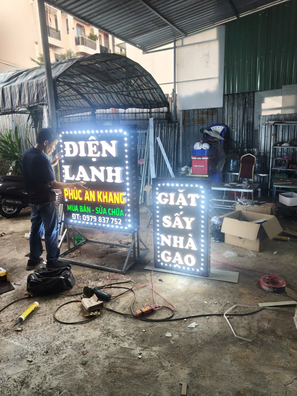 Phúc An Khang — kiểm tra ánh sáng mặt biển và viền LED tại xưởng.